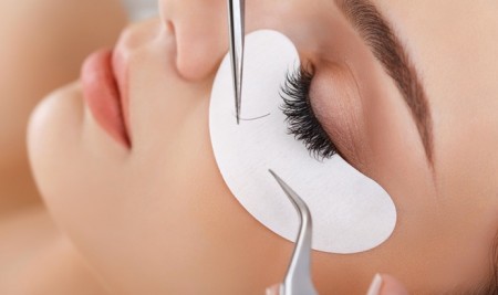 Lash out lounge